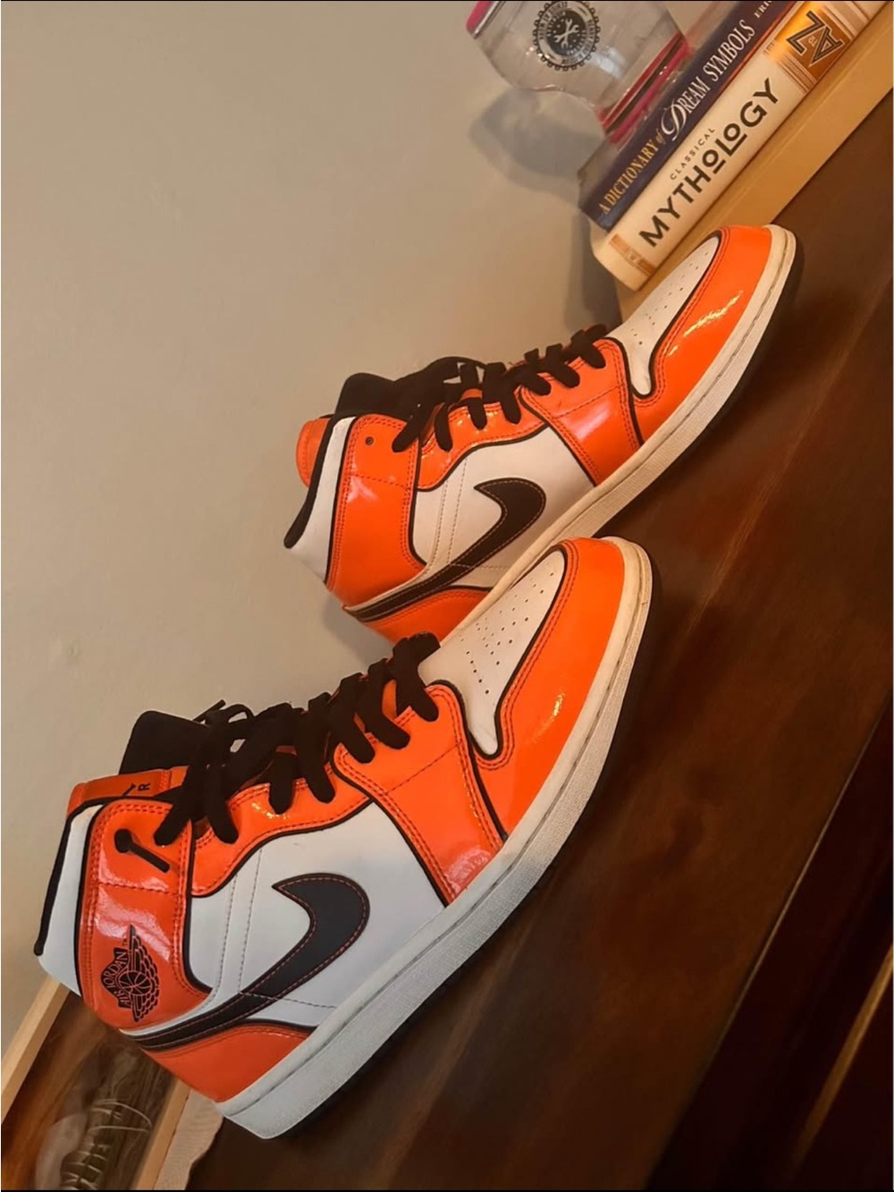 Air Jordan 1 Mid SE Turf Orange - Picture 3 of 5